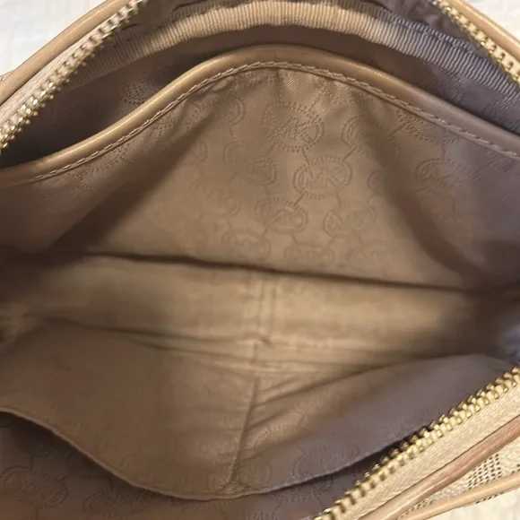 Micheal kors crossbody - Picture 5 of 5